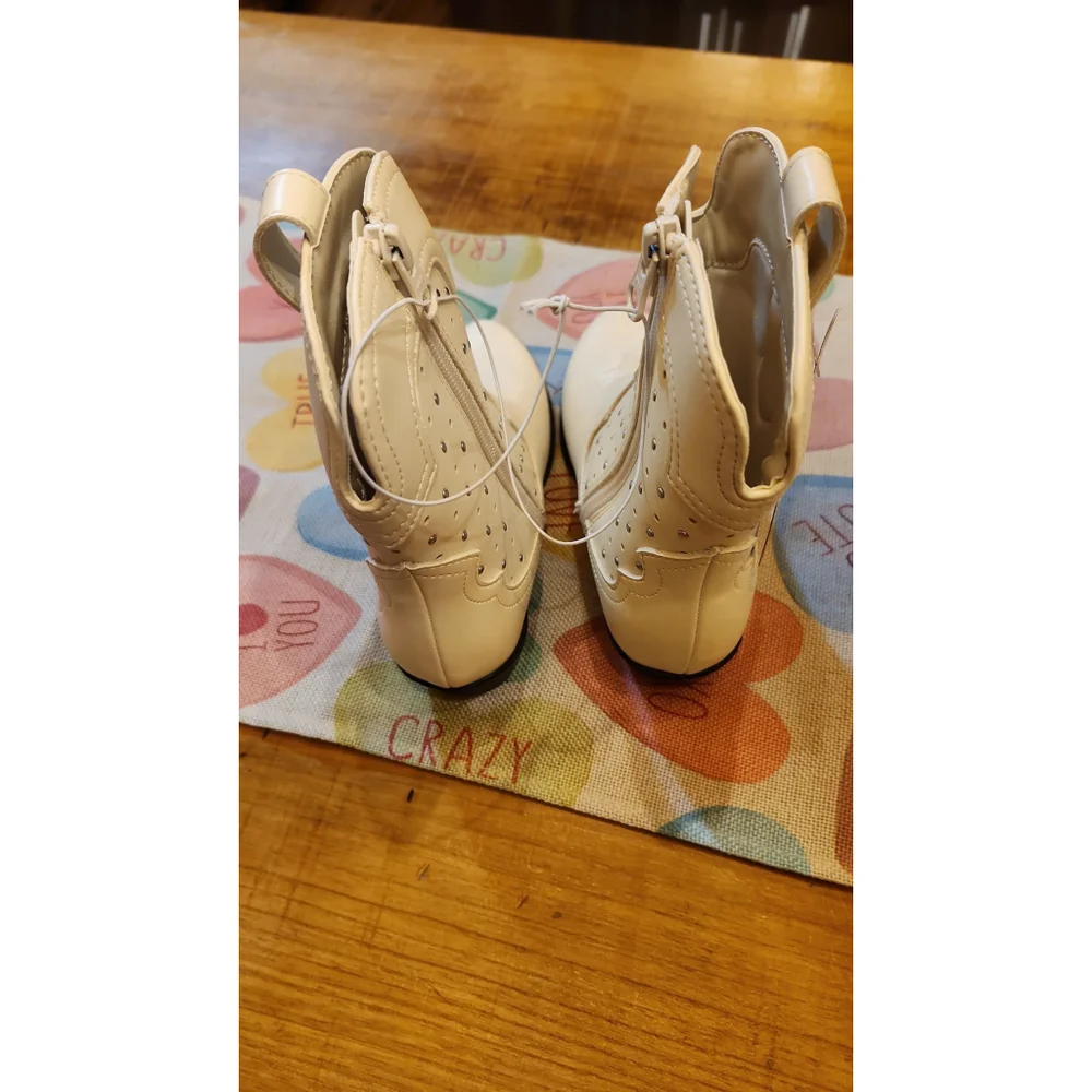 Art Class Size 13 White Studded Cowgirl Boots